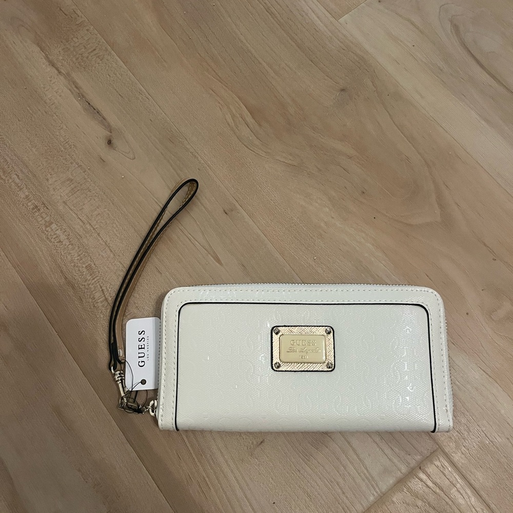 GUESS IWristlet Clutch